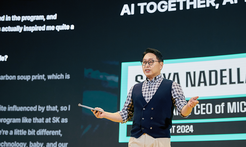 Visitors to SK hynix’s exhibition explore the company’s advanced products