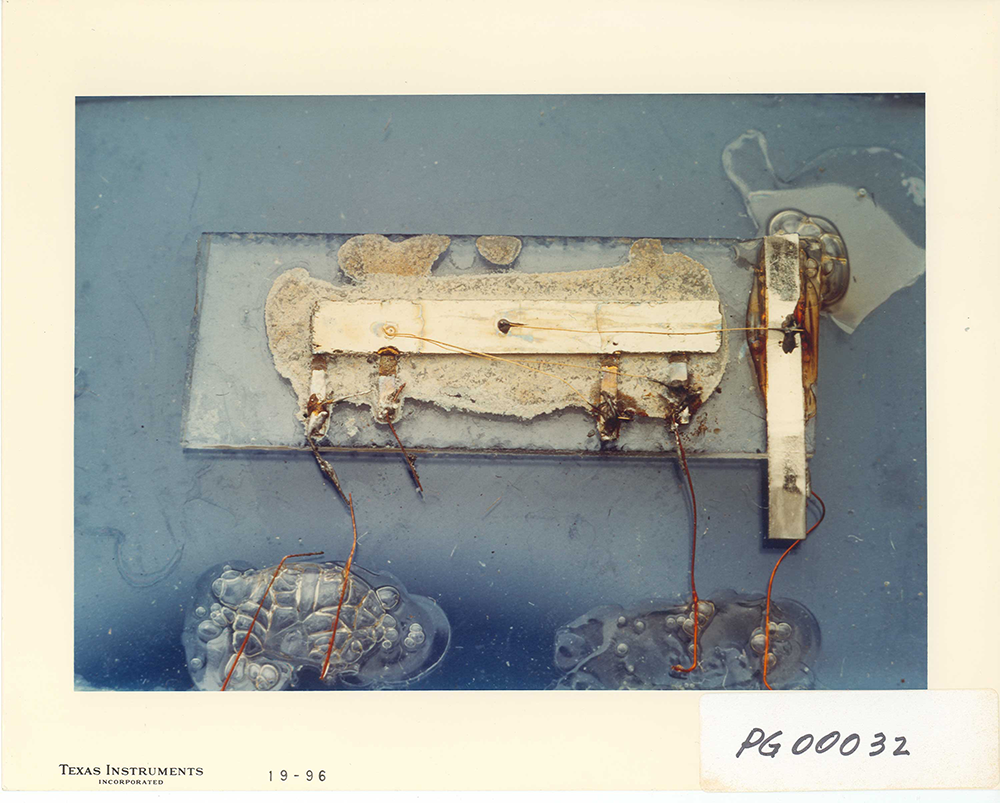 1958年，杰克·基尔比发明了集成电路