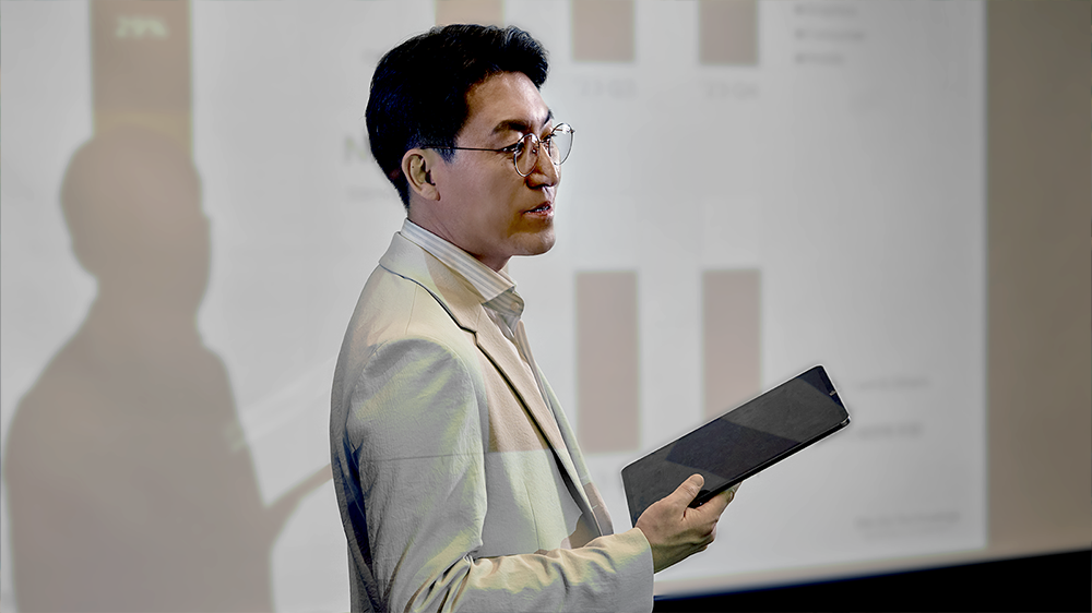 柳副社长表示,为进行合理的投资,各部门会共享市场情况 柳副社长表示,为进行合理的投资,各部门会共享市场情况