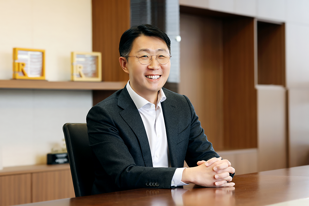图7. 财务主管梁炯模重点介绍该债券如何支持SK海力士的环境目标 财务主管梁炯模重点介绍该债券如何支持SK海力士的环境目标